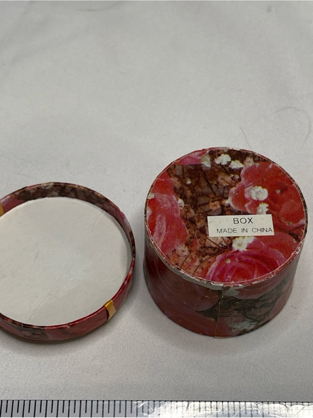 Gold Ribbon Floral Gift Box Accessory - Picture 4 of 5
